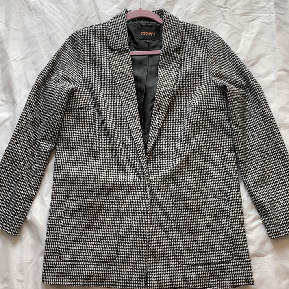 Longline black & white blazer